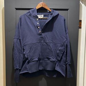 BUCKETLIST Women’s Navy Sweatshirt